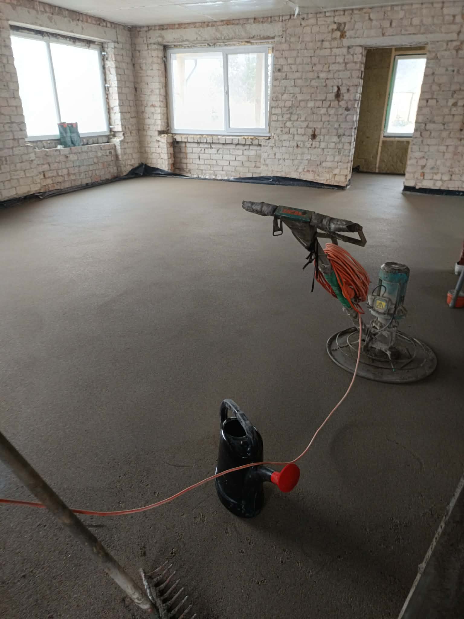 Grindų lyginimas sraigtasparniu